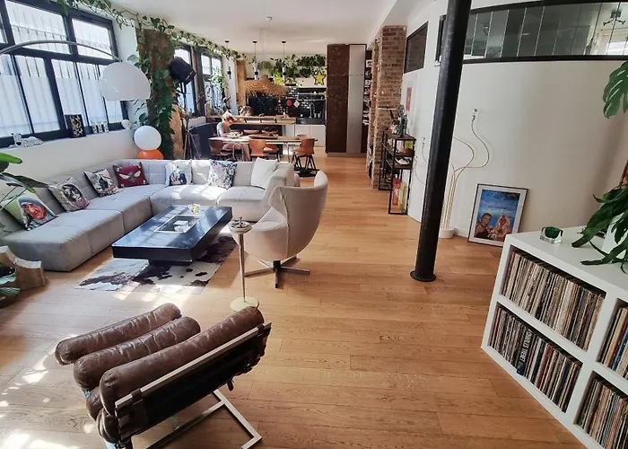Проживание в семье Chez Delphine Et Fred *